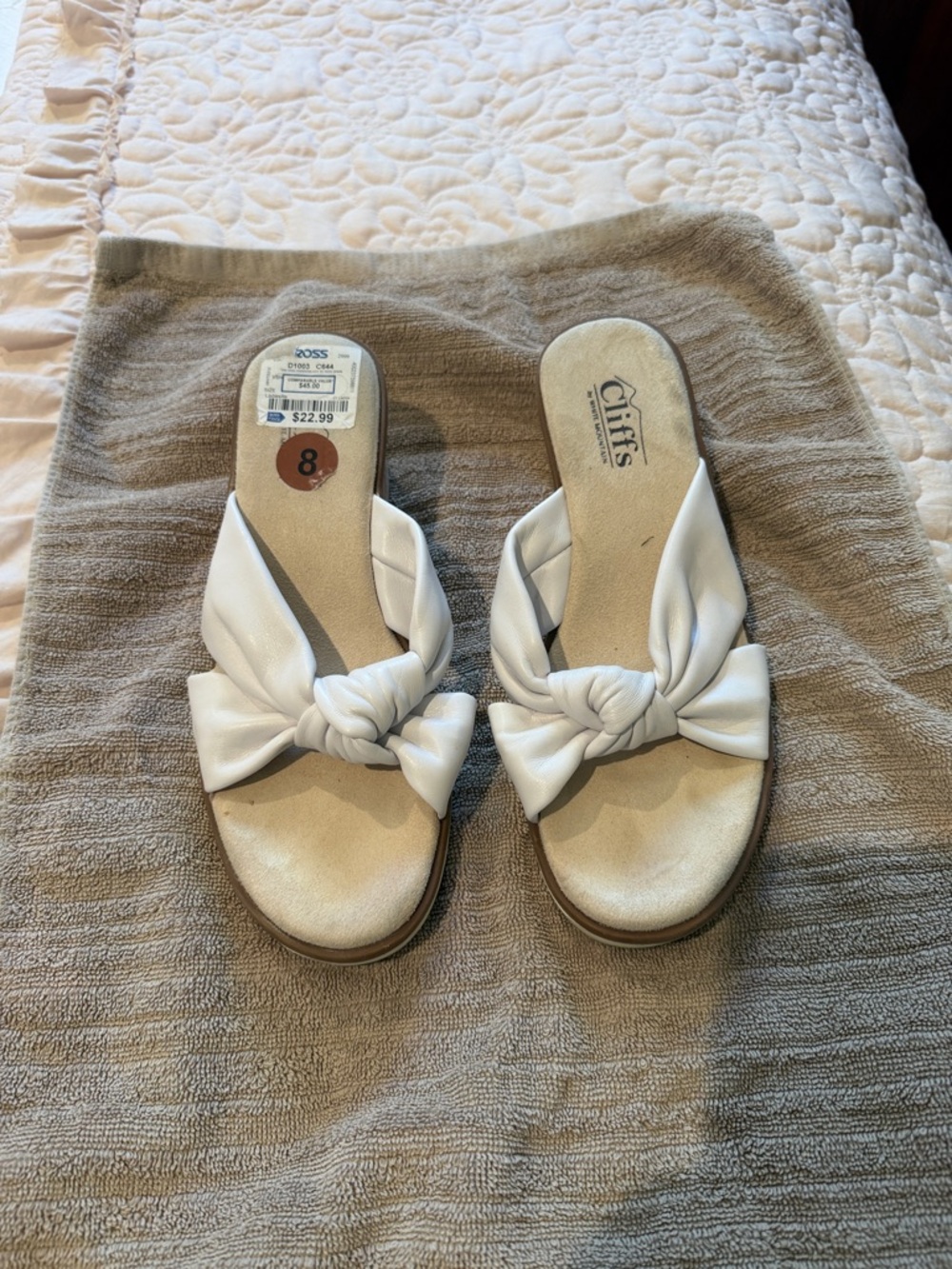 Cliffs by WHITE MOUNTAIN White Knotted Slide Sandals. Worn once.